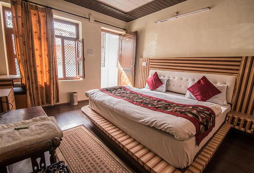 Moon Hotel Nainital 14