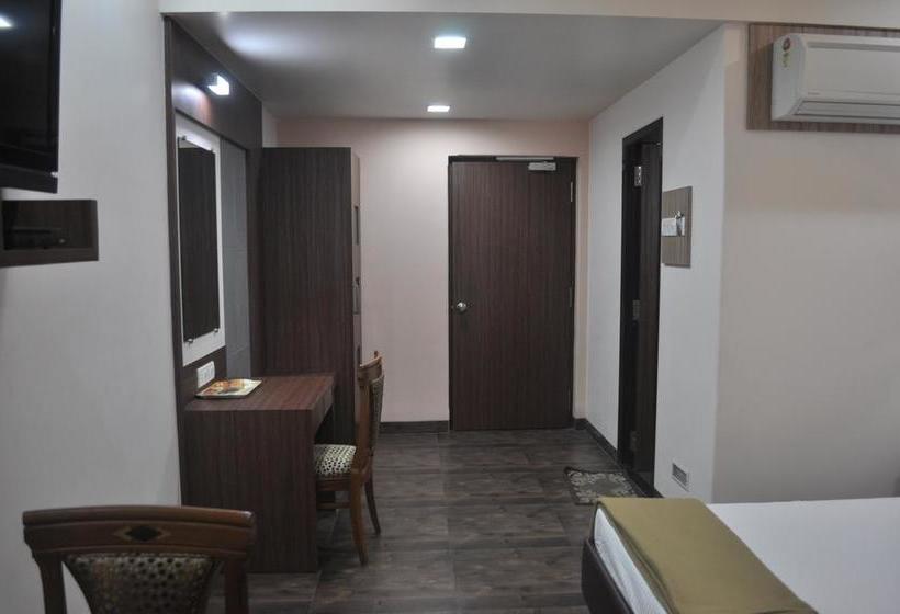 Hotel Indiana Inn 12