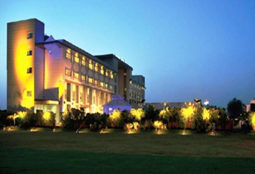 Hotel Brijwasi Lands Inn