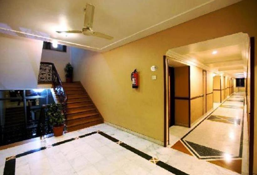 Hotel Brijwasi Royal 13