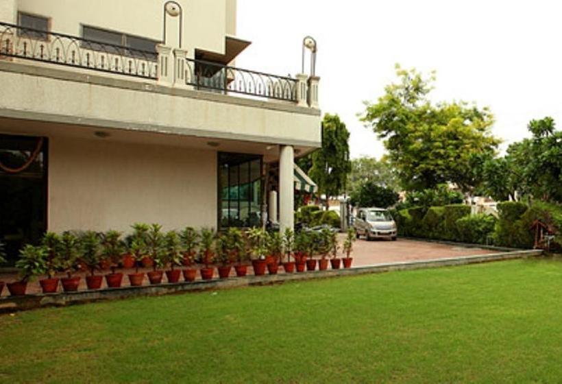 Hotel Brijwasi Royal 8