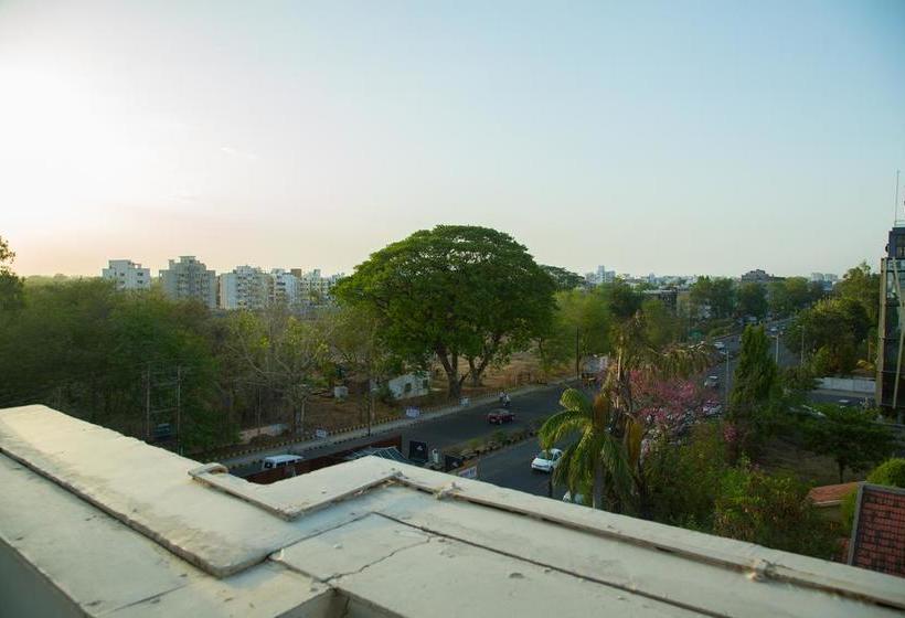 Hotel The Majestic Manor 8