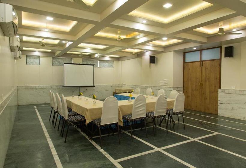 Hotel The Majestic Manor 9