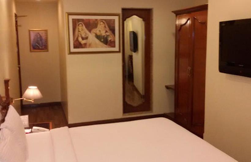 Hotel Highway View 20