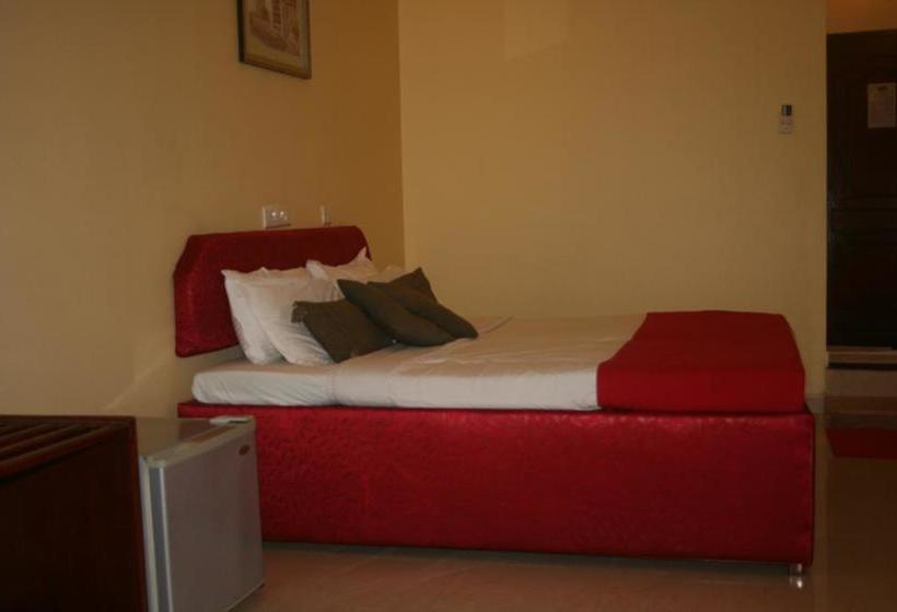 Hotel Mascot Beach Resort 12