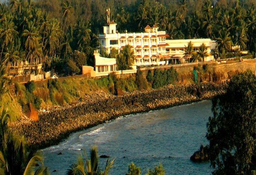 Hotel Mascot Beach Resort 7