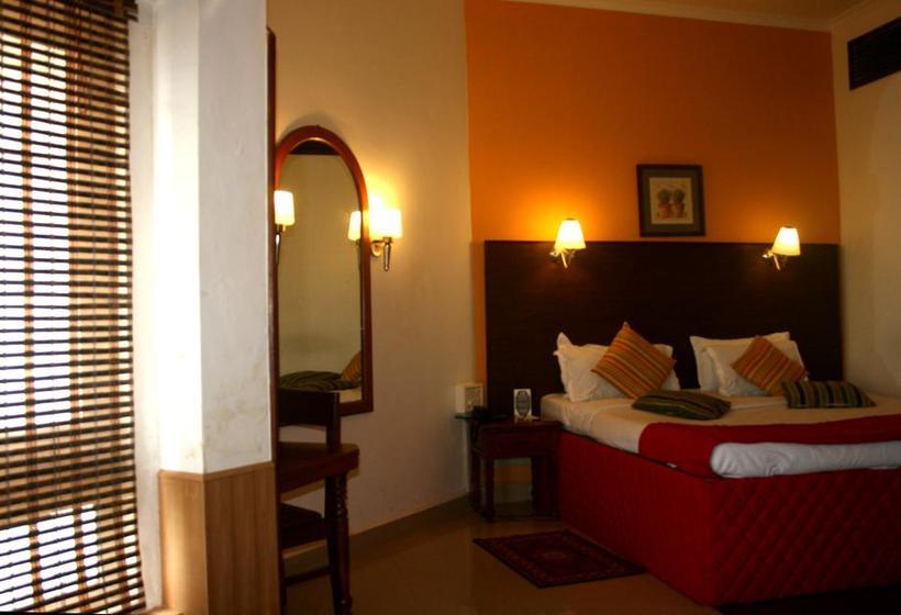 Hotel Mascot Beach Resort 8