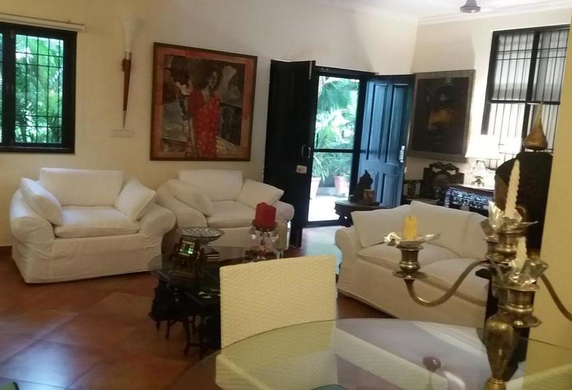 Hotel 1265 Crescent Villa 7