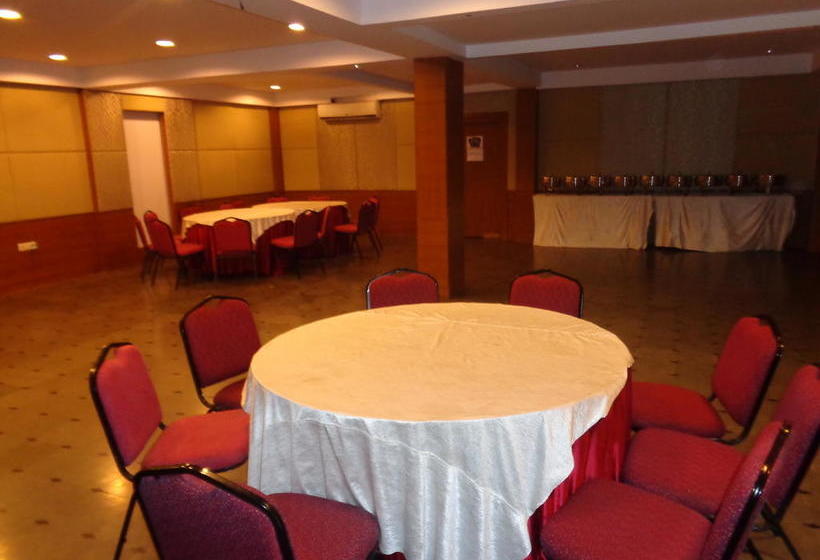 Hotel Oyster Airport 3