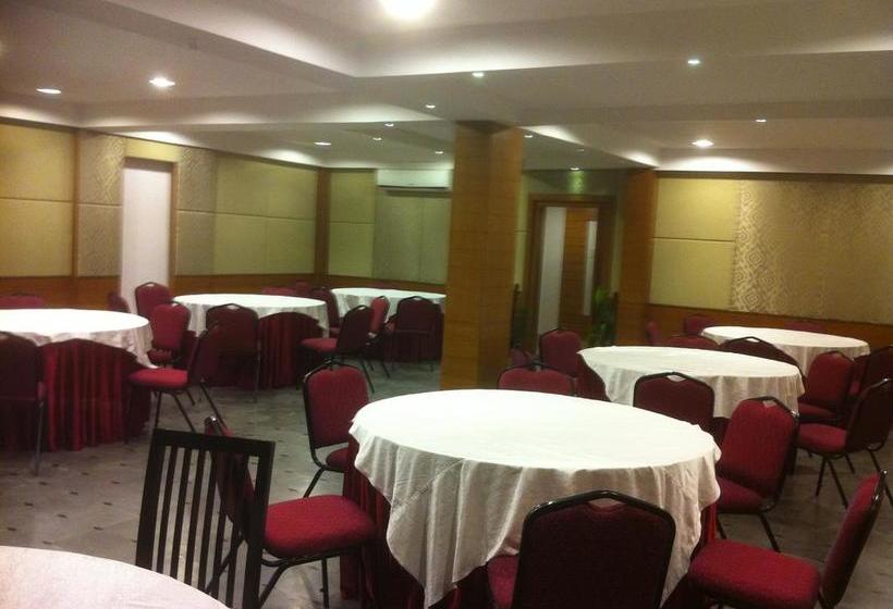 Hotel Oyster Airport 4