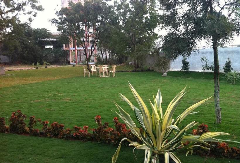 Hotel Oyster Airport 5