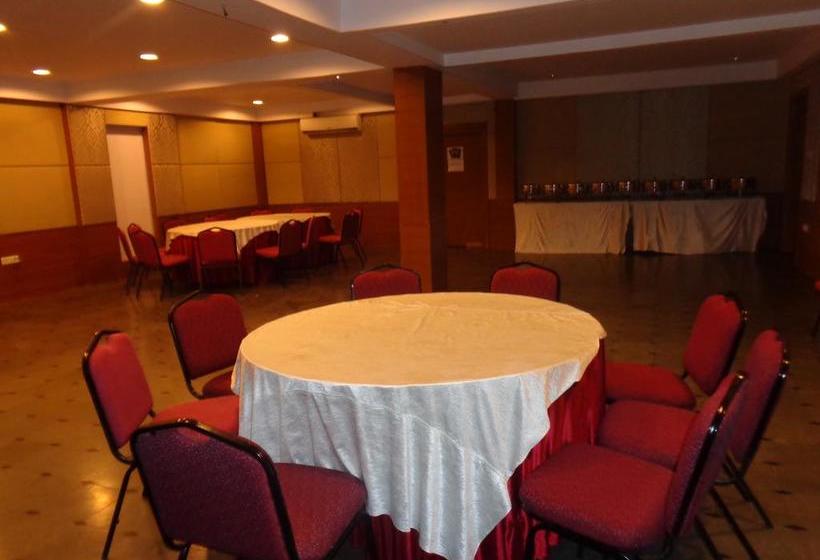 Hotel Oyster Airport 8