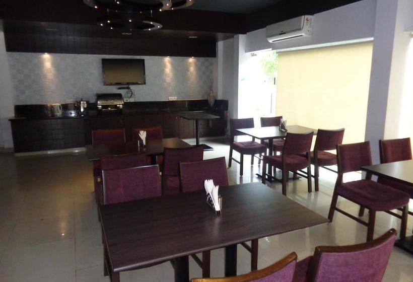 Hotel Oyster Airport 9