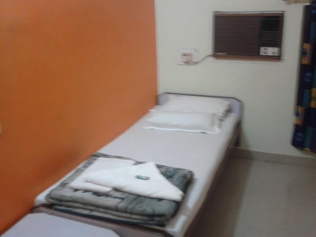 Radiant Ymca Tourist Hostel 8