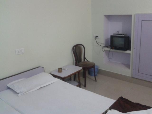 Radiant Ymca Tourist Hostel 9