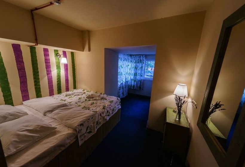 Hotel Croissant Bakery And 10