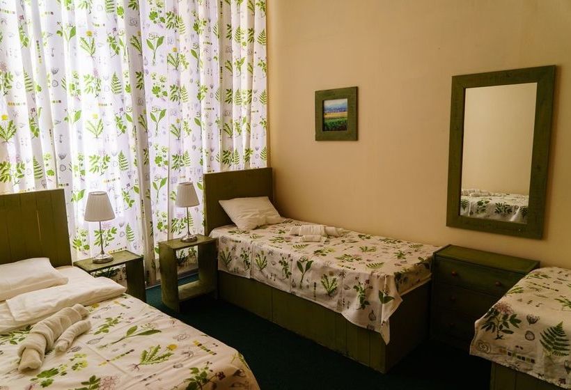 Hotel Croissant Bakery And 11