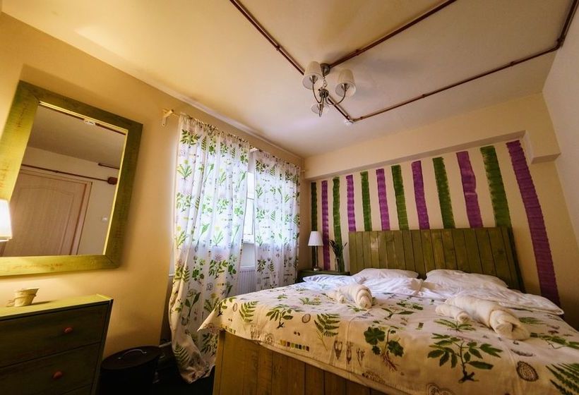 Hotel Croissant Bakery And 14