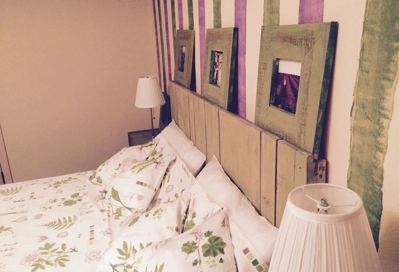 Hotel Croissant Bakery And 19