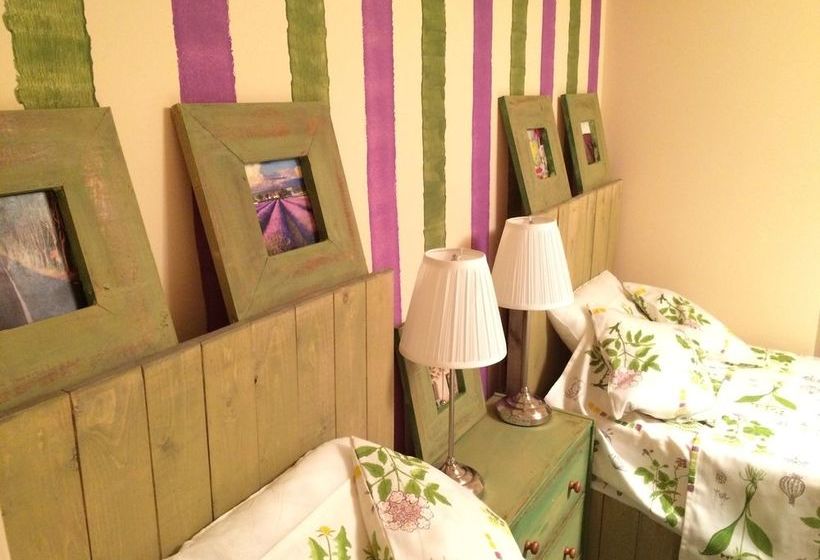 Hotel Croissant Bakery And 3