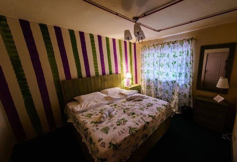 Hotel Croissant Bakery And 5