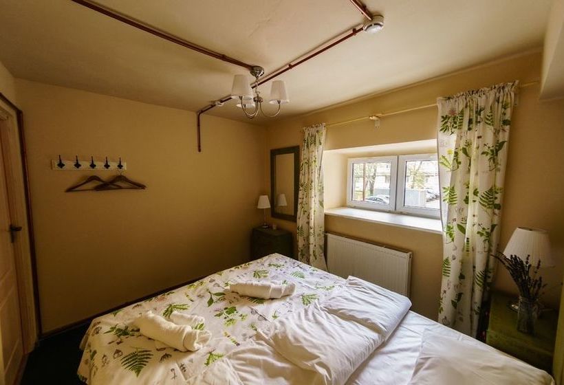 Hotel Croissant Bakery And 7