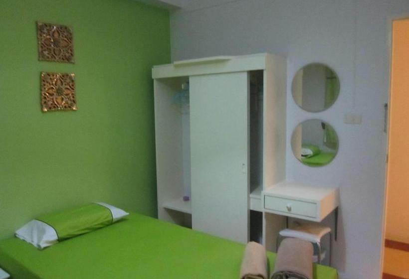 Hostel Na Na Chart Phuket 1