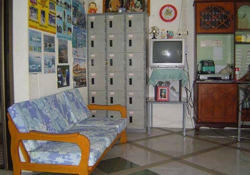 Hostel Na Na Chart Phuket 4