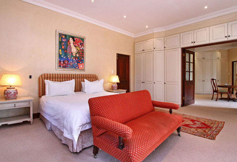 Pensão Ibis House 13