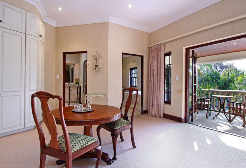 Pensão Ibis House 15