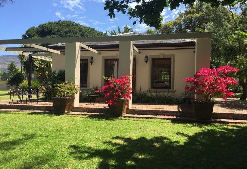 Pensão Ibis House 18