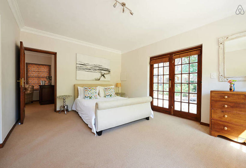 Pensão Ibis House 2