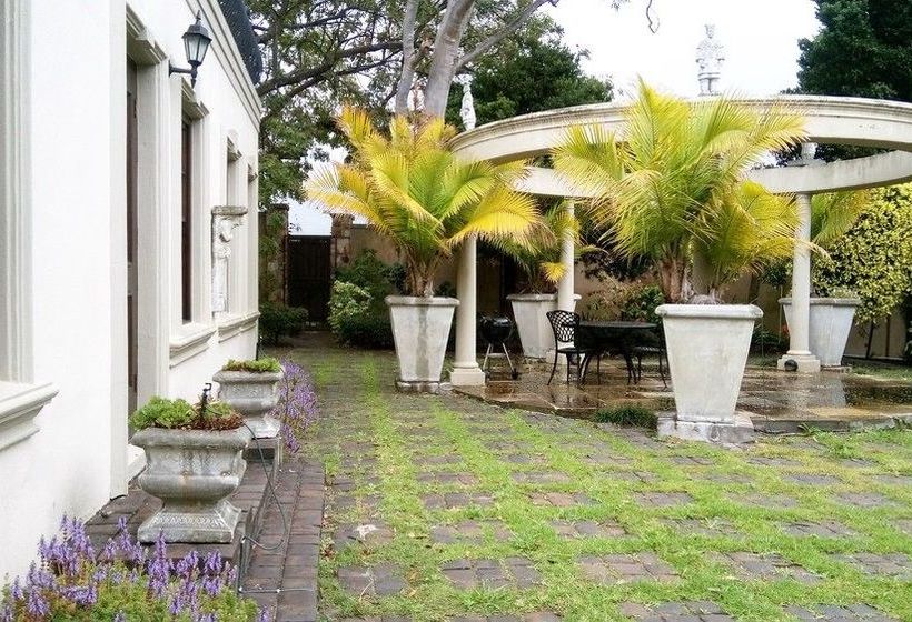 Pensão Ibis House 20