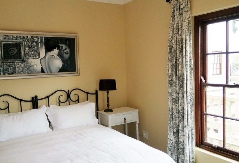 Pensão Ibis House 5