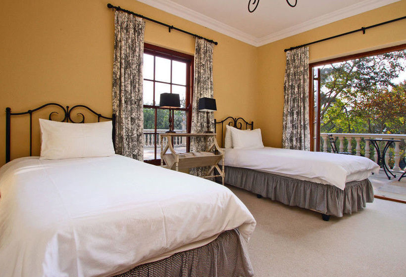 Pensão Ibis House 6