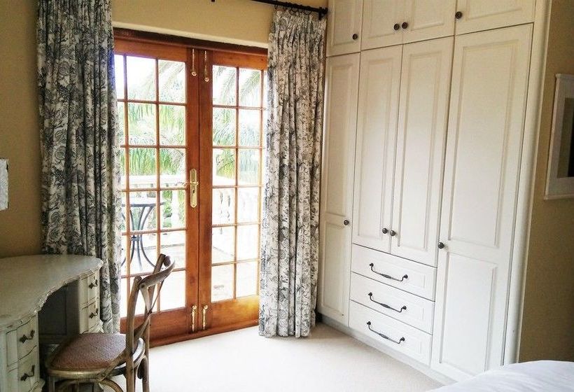 Pensão Ibis House 8