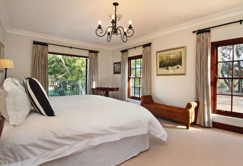 Pensão Ibis House 9