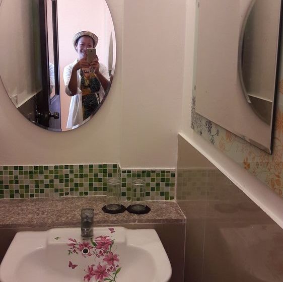 Hotel The Sales' Hub Lubdee 11