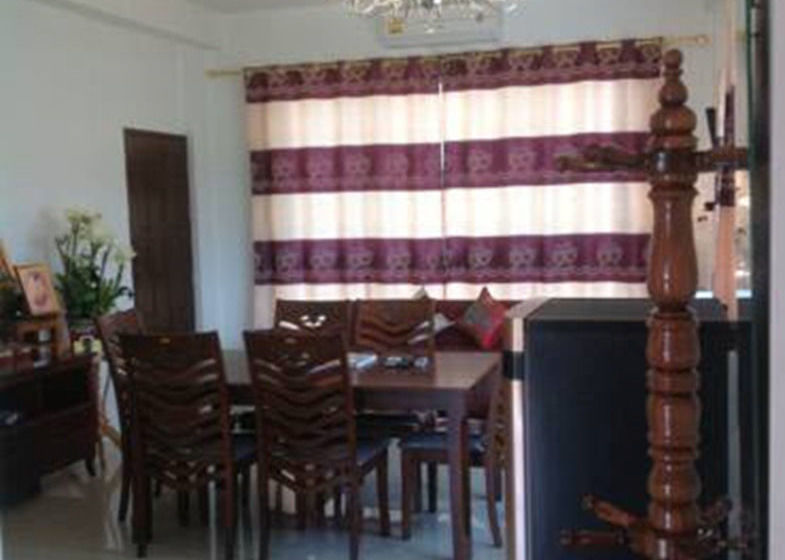 Hotel The Sales' Hub Lubdee 13