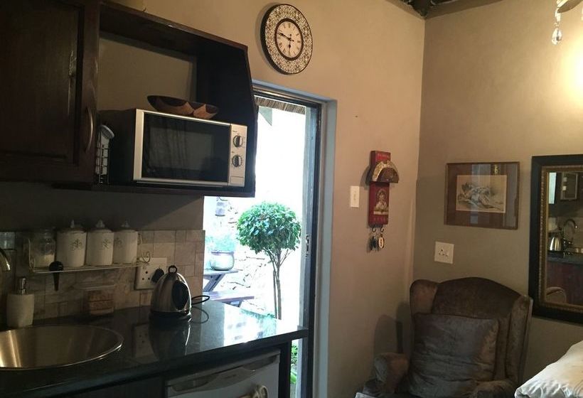 Waterhouse Guest Lodge In Waterkloof 11