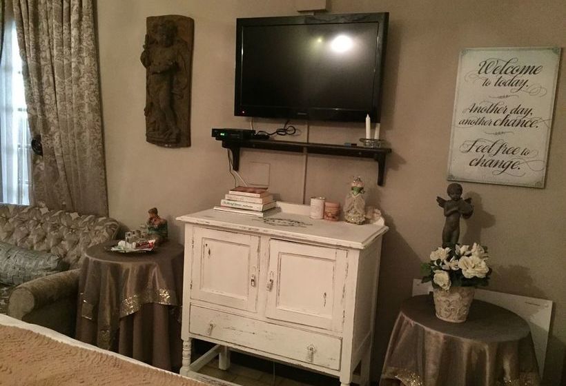 Waterhouse Guest Lodge In Waterkloof 5