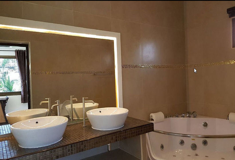 Hide Land Pattaya Luxurious Tropical Villa 9