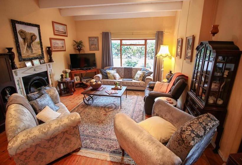 Bed and Breakfast Squirrels Corner 10