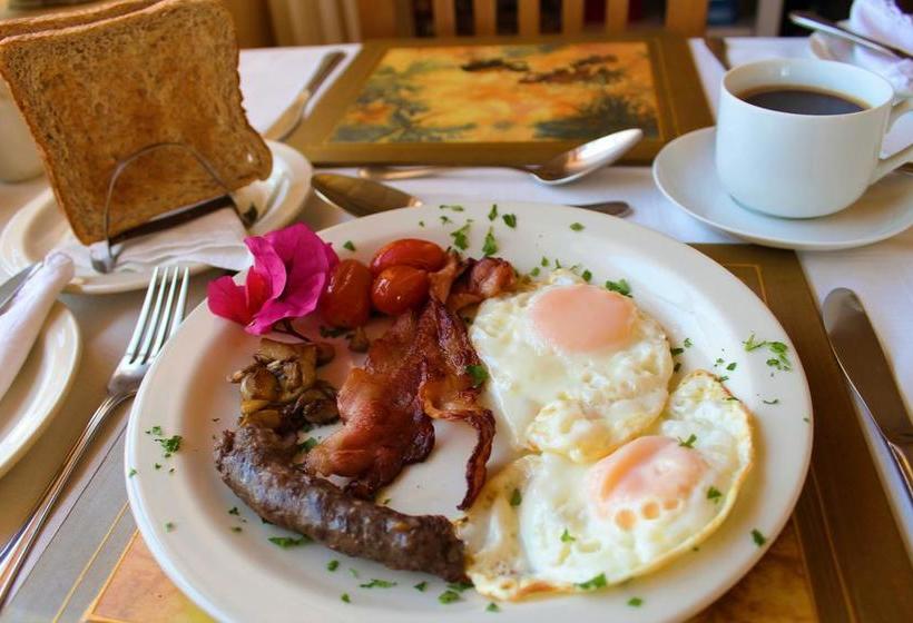 Bed and Breakfast Squirrels Corner 14