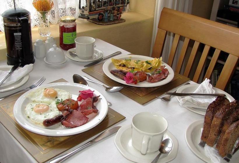 Bed and Breakfast Squirrels Corner 15