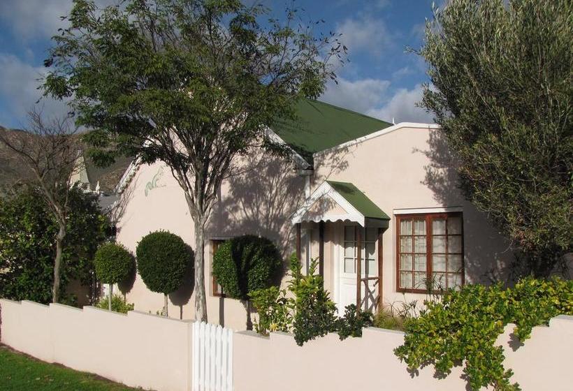 Bed and Breakfast Squirrels Corner 2