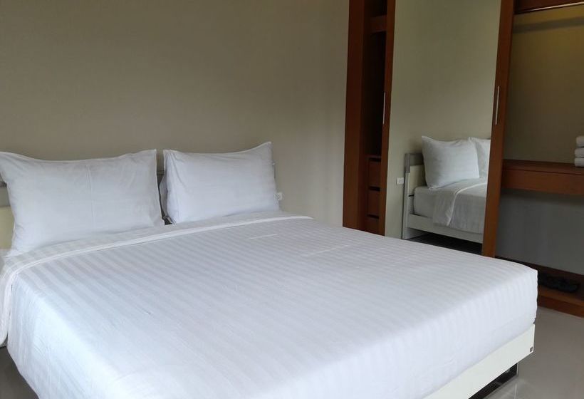 Sakoo Valley Naithon Beach 12