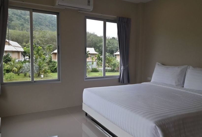 Sakoo Valley Naithon Beach 9