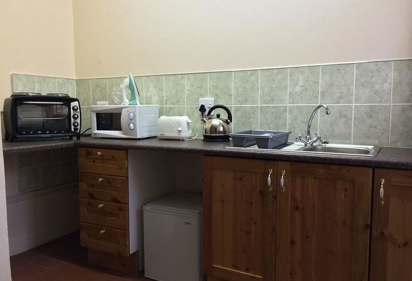 Pension The Solomon 8