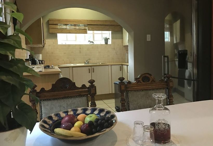 Bed and Breakfast Waterhouse Guest Lodge In Muckleneu 2